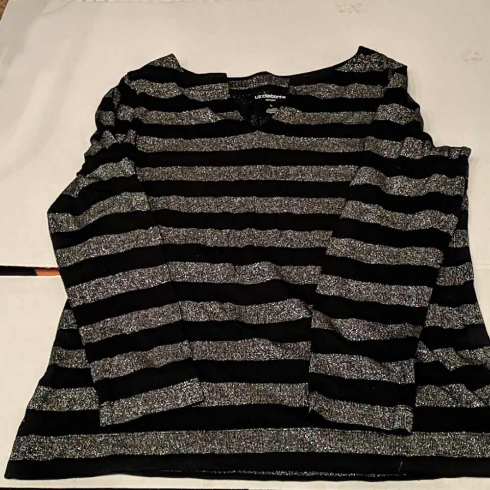 Liz Claiborne sport v-neck long sleeve blouse